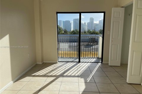 Immobilier commercial à vendre à Miami, Floride № 1938609 - photo 18