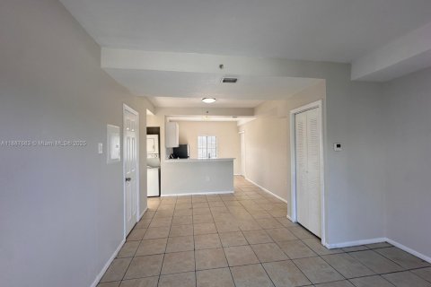 Commercial property in Miami, Florida № 1938609 - photo 14