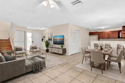 Villa ou maison à louer à Plantation, Floride: 4 chambres, 191.38 m2 № 2076240 - photo 7