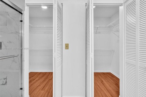 Villa ou maison à louer à Plantation, Floride: 4 chambres, 191.38 m2 № 2076240 - photo 29