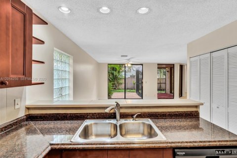 Villa ou maison à louer à Plantation, Floride: 4 chambres, 191.38 m2 № 2076240 - photo 19