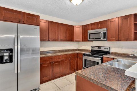 Villa ou maison à louer à Plantation, Floride: 4 chambres, 191.38 m2 № 2076240 - photo 17