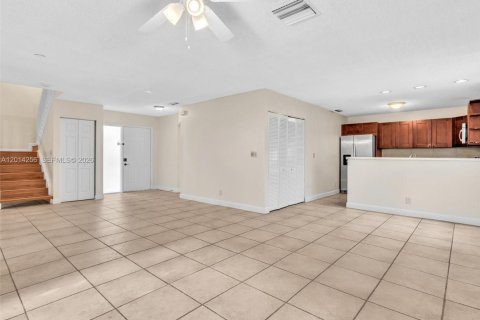 Villa ou maison à louer à Plantation, Floride: 4 chambres, 191.38 m2 № 2076240 - photo 6