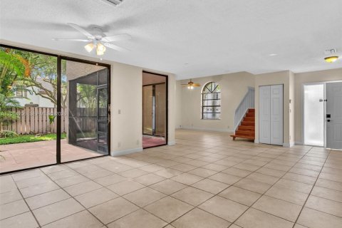 Villa ou maison à louer à Plantation, Floride: 4 chambres, 191.38 m2 № 2076240 - photo 5