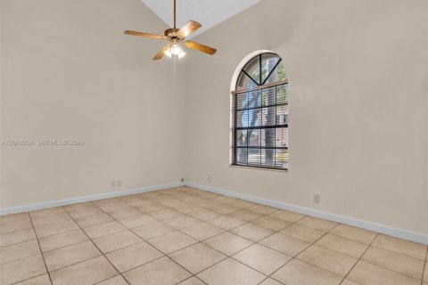 Villa ou maison à louer à Plantation, Floride: 4 chambres, 191.38 m2 № 2076240 - photo 14