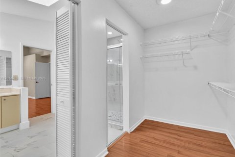 Villa ou maison à louer à Plantation, Floride: 4 chambres, 191.38 m2 № 2076240 - photo 30