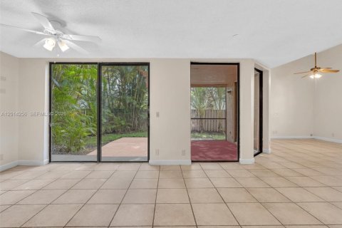 Villa ou maison à louer à Plantation, Floride: 4 chambres, 191.38 m2 № 2076240 - photo 12