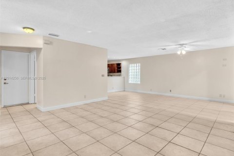 Villa ou maison à louer à Plantation, Floride: 4 chambres, 191.38 m2 № 2076240 - photo 8
