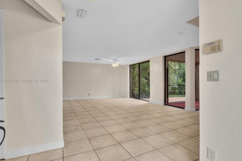 Villa ou maison à louer à Plantation, Floride: 4 chambres, 191.38 m2 № 2076240 - photo 3