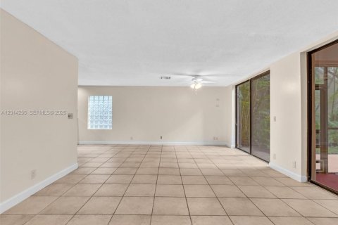 Villa ou maison à louer à Plantation, Floride: 4 chambres, 191.38 m2 № 2076240 - photo 9