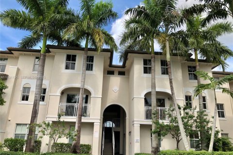 Снять в аренду кондоминиум в Дорал, Флорида 3 спальни, 116.69м2, № 1989640 - фото 1