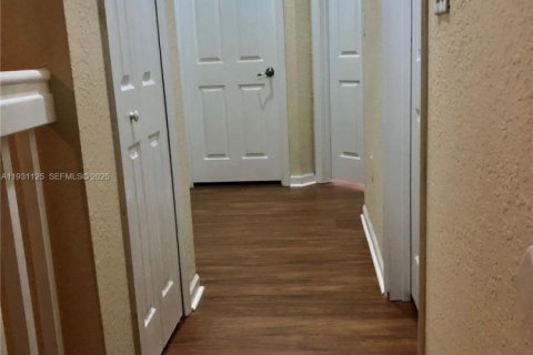 Снять в аренду кондоминиум в Дорал, Флорида 3 спальни, 116.69м2, № 1989640 - фото 8