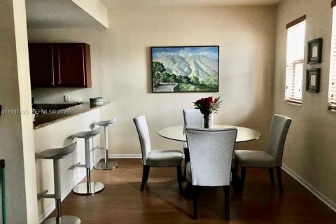 Снять в аренду кондоминиум в Дорал, Флорида 3 спальни, 116.69м2, № 1989640 - фото 3