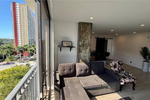 Condo in Sunny Isles Beach, Florida, 1 bedroom  № 2003249 - photo 14