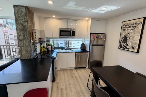 Condo in Sunny Isles Beach, Florida, 1 bedroom  № 2003249 - photo 8