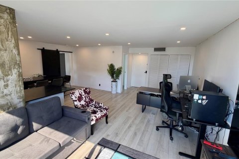 Condo in Sunny Isles Beach, Florida, 1 bedroom  № 2003249 - photo 12