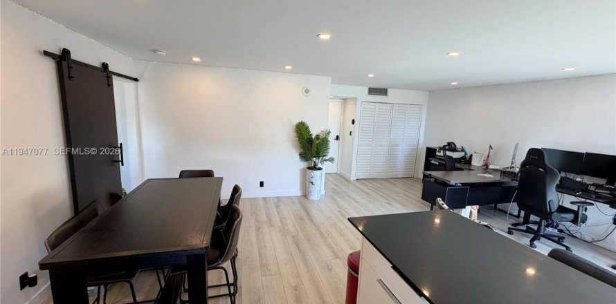 Condo in Sunny Isles Beach, Florida, 1 bedroom  № 2003249