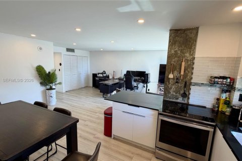 Condo in Sunny Isles Beach, Florida, 1 bedroom  № 2003249 - photo 9