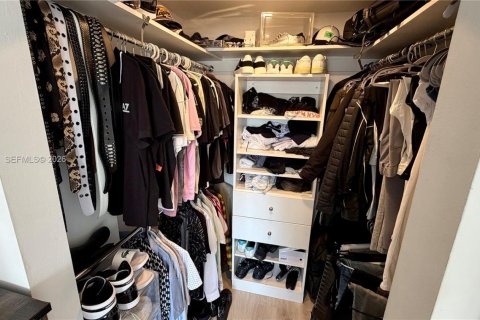 Condo in Sunny Isles Beach, Florida, 1 bedroom  № 2003249 - photo 25