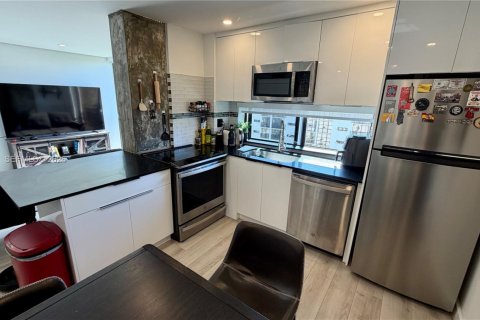 Condo in Sunny Isles Beach, Florida, 1 bedroom  № 2003249 - photo 18