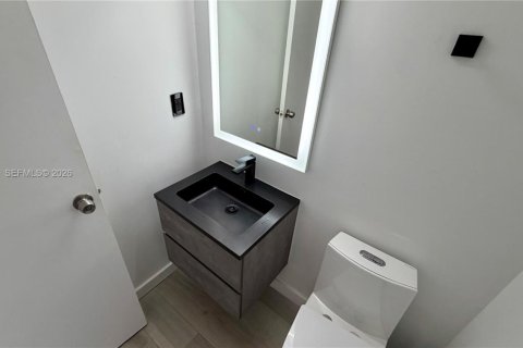 Condo in Sunny Isles Beach, Florida, 1 bedroom  № 2003249 - photo 28