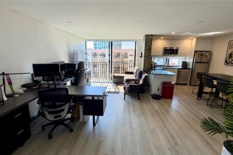 Condo in Sunny Isles Beach, Florida, 1 bedroom  № 2003249 - photo 3