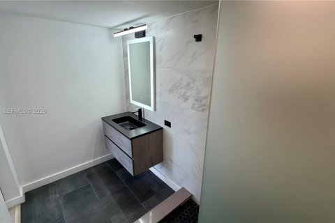 Condo in Sunny Isles Beach, Florida, 1 bedroom  № 2003249 - photo 30