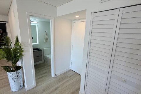 Condo in Sunny Isles Beach, Florida, 1 bedroom  № 2003249 - photo 16