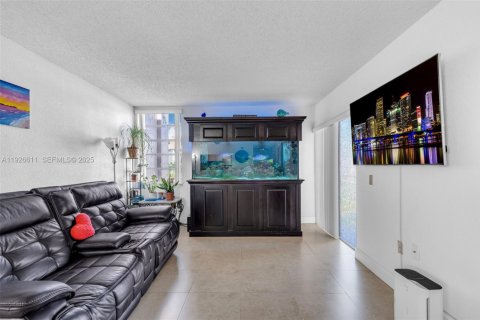 Condominio en venta en Hialeah, Florida, 1 dormitorio, 76.18 m2 № 1986524 - foto 8