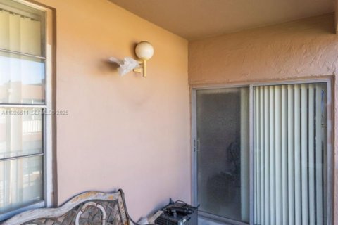 Condominio en venta en Hialeah, Florida, 1 dormitorio, 76.18 m2 № 1986524 - foto 21