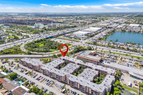 Condominio en venta en Hialeah, Florida, 1 dormitorio, 76.18 m2 № 1986524 - foto 24