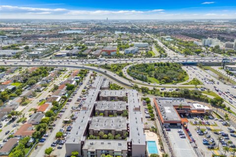 Condominio en venta en Hialeah, Florida, 1 dormitorio, 76.18 m2 № 1986524 - foto 27