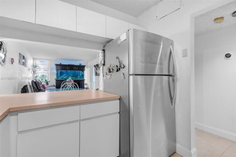 Condominio en venta en Hialeah, Florida, 1 dormitorio, 76.18 m2 № 1986524 - foto 10