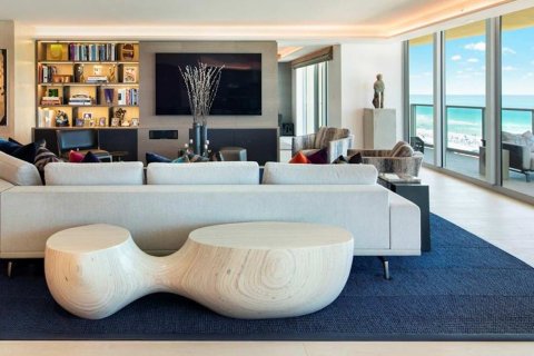 Apartment in IL VILLAGGIO in Miami Beach, Florida 2 bedrooms, 262 sq.m. № 102597 - photo 1