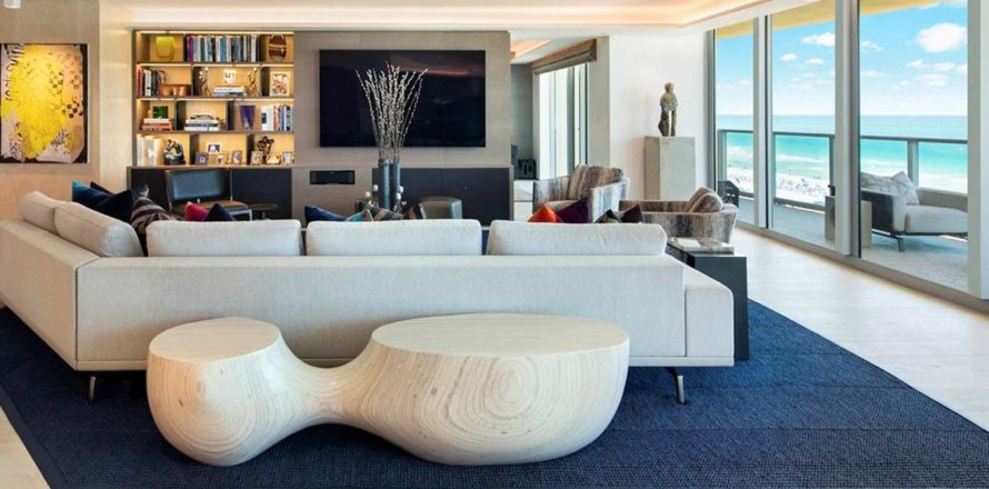 Apartment in IL VILLAGGIO in Miami Beach, Florida 2 bedrooms, 262 sq.m. № 102597
