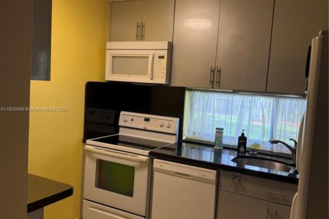 Condo in Sunny Isles Beach, Florida, 1 bedroom  № 1814272 - photo 4