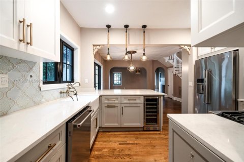 Casa en alquiler en Coral Gables, Florida, 4 dormitorios, 173.63 m2 № 2055438 - foto 11