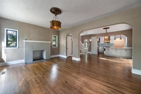 Casa en alquiler en Coral Gables, Florida, 4 dormitorios, 173.63 m2 № 2055438 - foto 8