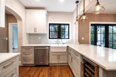 Casa en alquiler en Coral Gables, Florida, 4 dormitorios, 173.63 m2 № 2055438 - foto 12