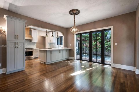 Casa en alquiler en Coral Gables, Florida, 4 dormitorios, 173.63 m2 № 2055438 - foto 9