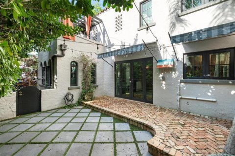 Casa en alquiler en Coral Gables, Florida, 4 dormitorios, 173.63 m2 № 2055438 - foto 3