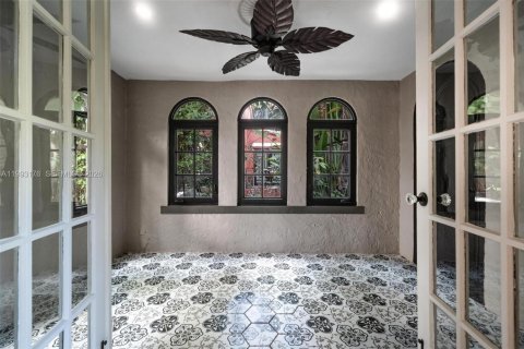 Casa en alquiler en Coral Gables, Florida, 4 dormitorios, 173.63 m2 № 2055438 - foto 5