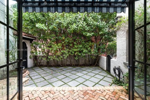 Casa en alquiler en Coral Gables, Florida, 4 dormitorios, 173.63 m2 № 2055438 - foto 15