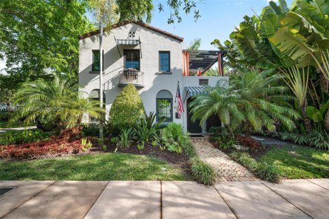 Casa en Coral Gables, Florida 4 dormitorios, 173.63 m2 № 2055438