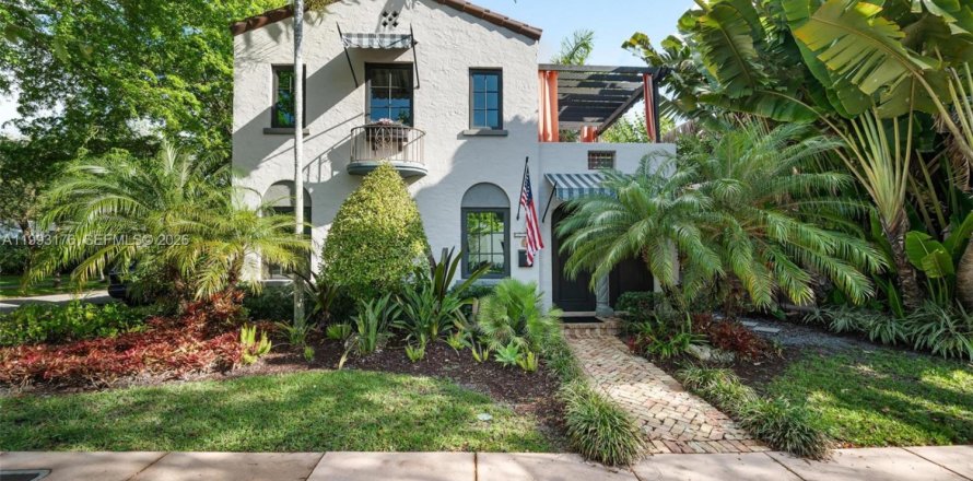 Casa en Coral Gables, Florida 4 dormitorios, 173.63 m2 № 2055438