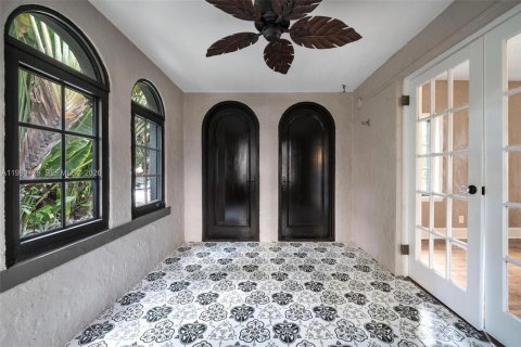 Casa en alquiler en Coral Gables, Florida, 4 dormitorios, 173.63 m2 № 2055438 - foto 6