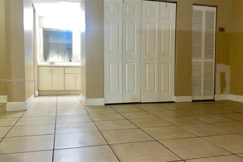 Condo in Miami, Florida, 1 bedroom  № 1832446 - photo 14