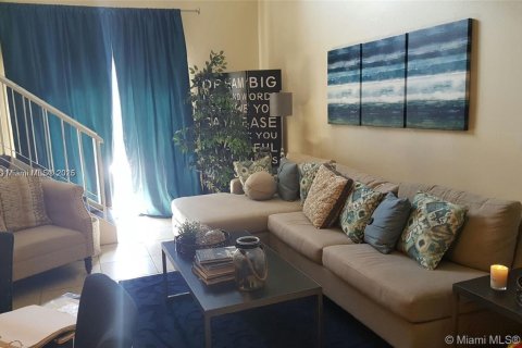 Condo in Miami, Florida, 1 bedroom  № 1832446 - photo 5