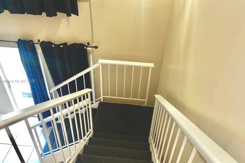 Condo in Miami, Florida, 1 bedroom  № 1832446 - photo 12