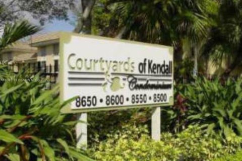 Condo in Miami, Florida, 1 bedroom  № 1832446 - photo 1